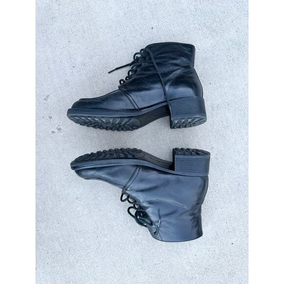 Black Leather Boots 6.5 villager structured boot classic heel shoe liz Claiborne - Picture 4 of 7